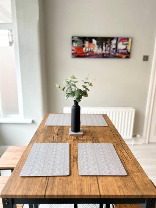 Snug Central Belfast Home, 2 Minutes From Ormeau Park! Exterior foto