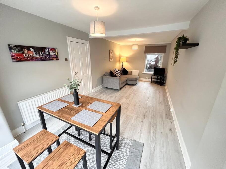 Snug Central Belfast Home, 2 Minutes From Ormeau Park! Exterior foto