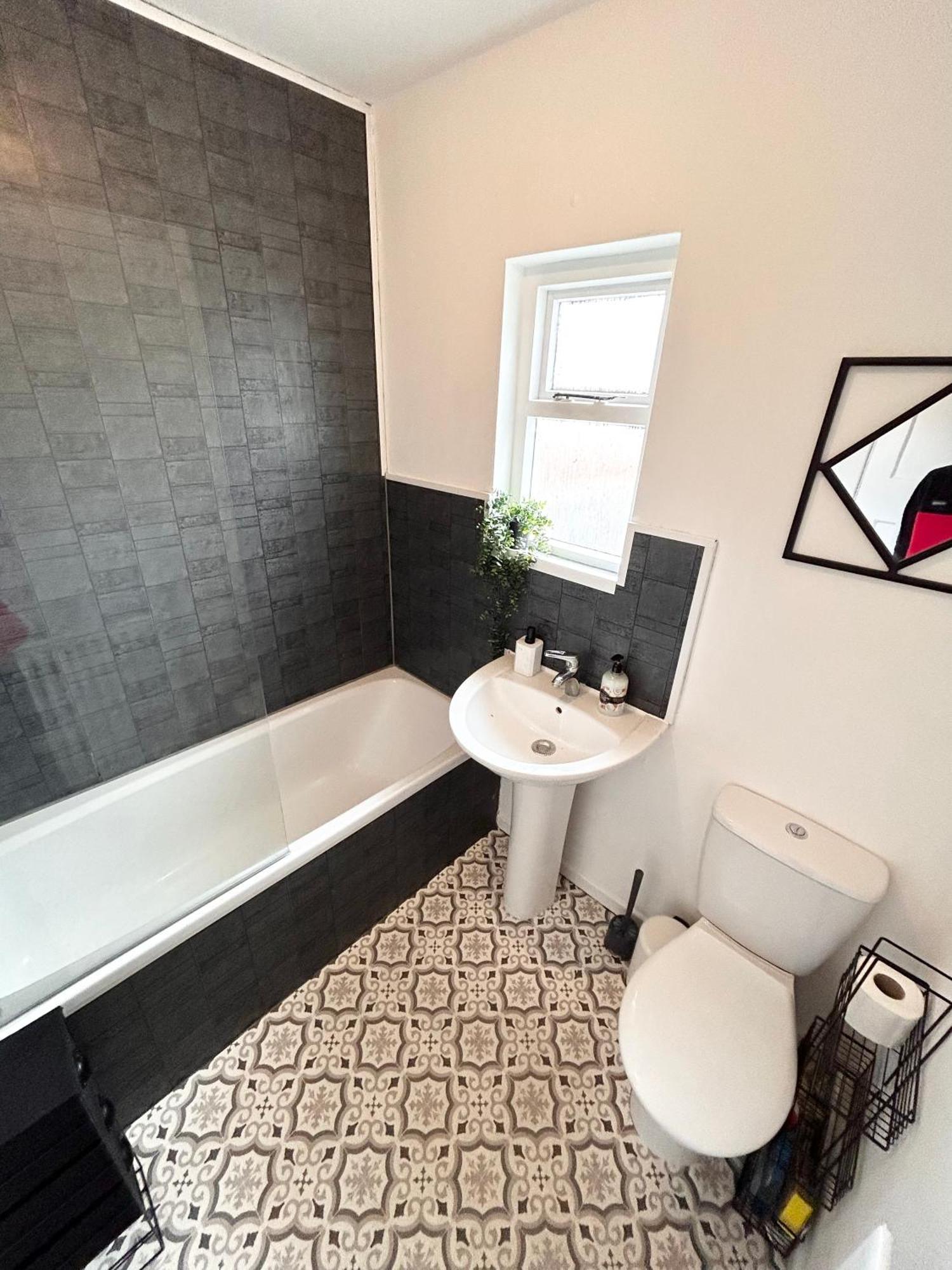 Snug Central Belfast Home, 2 Minutes From Ormeau Park! Exterior foto
